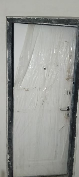 Двери наружные, почти новый