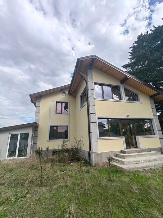 Продава се Къща в София, Център - 242 кв.м за 1385 €/кв.м - Снимка #1