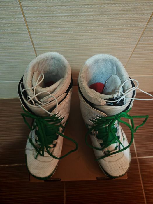 Boots snowboard 45,5 Nideker