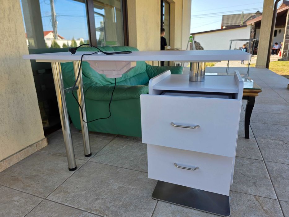 Masa unghii profesionala cu aspirator / oferta