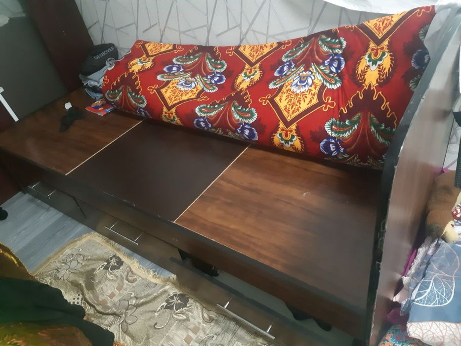 Кровать однаспалка сотилади