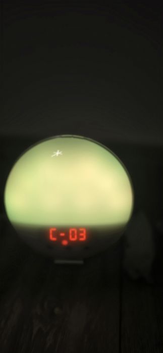 Lampa de veghe cu radio si alarma