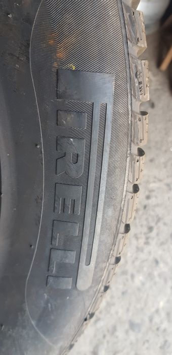 Зимни гуми-2021г.-16цола-215/60-1бр.-80лв."PIRELLI "