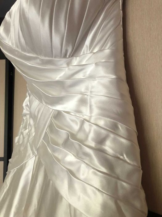 Сватбена рокля Lillian West -- бутикова, високо качество