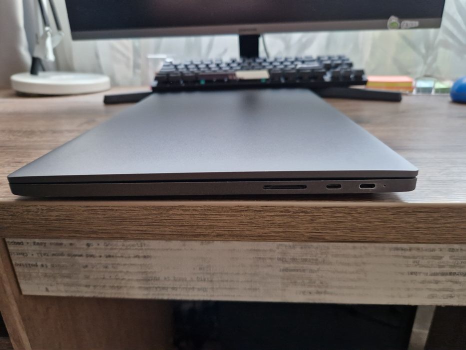 Xiaomi Mi Notebook Pro 15 в отличном состоянии