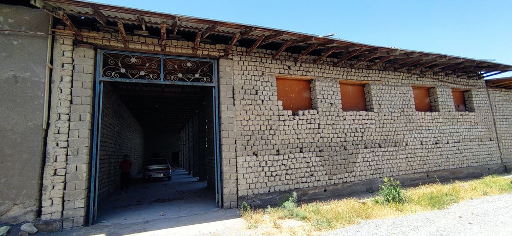 Qorasuvda hovli sotiladi