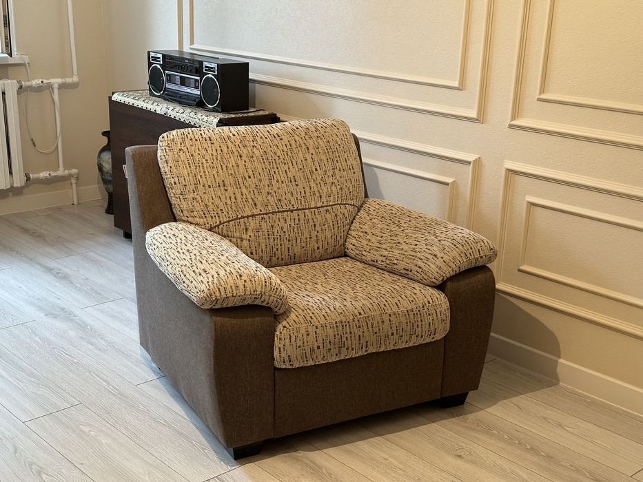 Продам диван + 2 кресла