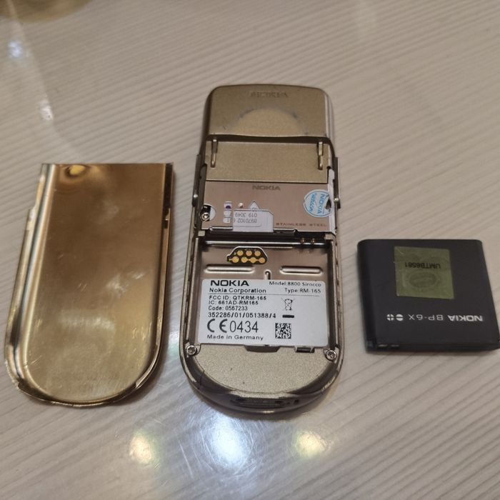 Телефон Nokia 8800.