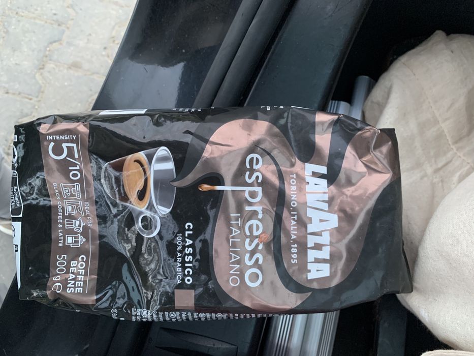 Vând cafea Lavazza