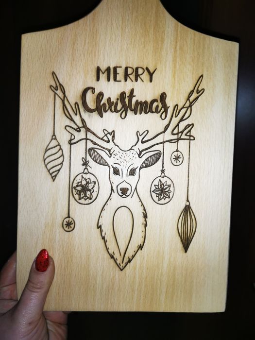 Дървена коледна дъска  за мезета с лазерна пирография Еленче
