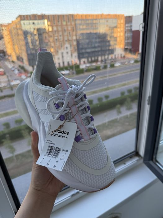 Продам кроссовки Adidas