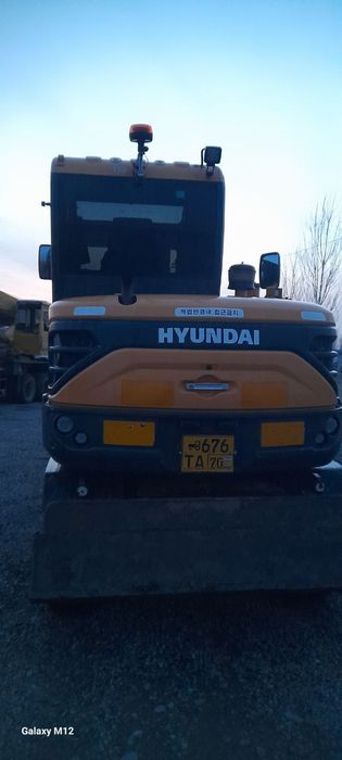 Mini ekskavator hyundai sotiladi
