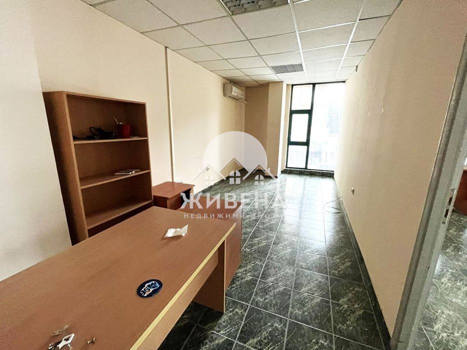 Продава офис до Червен площад, площ 136 кв.м