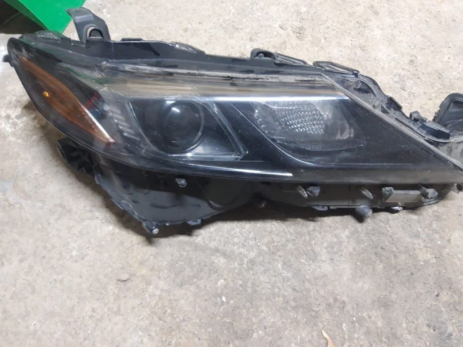 Фара Камри оригинал