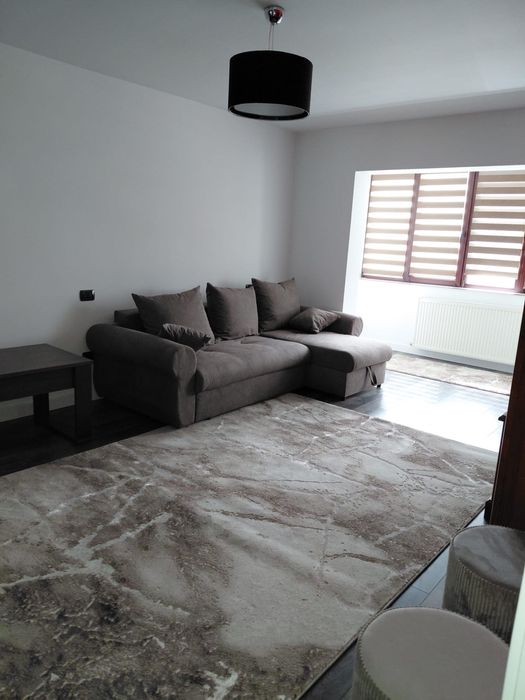 Inchiriez apartament doua camere zona Materna