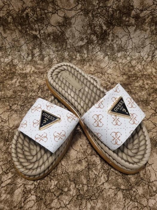 Дамски чехли Guess