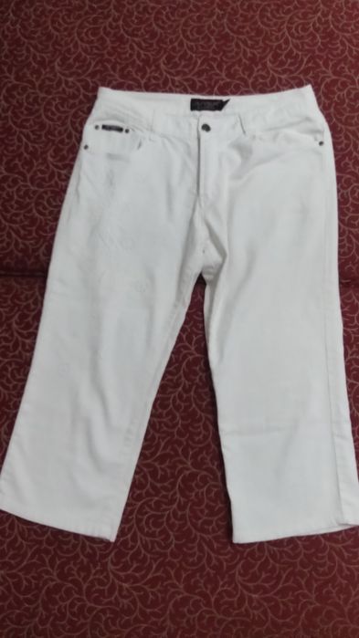 Blugi albi 3/4 brodati