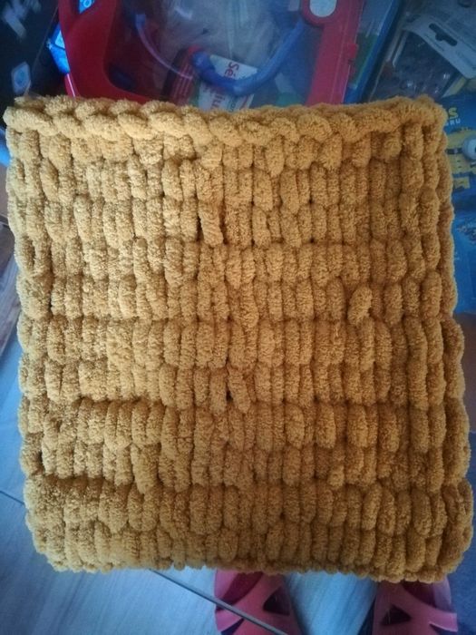 Ръчно изплетен кръгъл шал