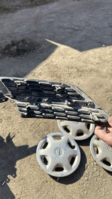 Решетка бампера rav 4