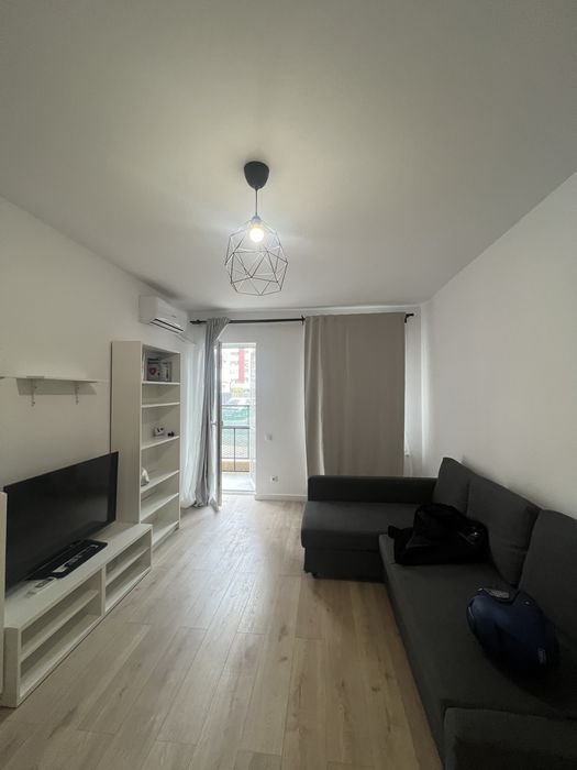 Propietar Inchiriez Garsoniera cu Curte