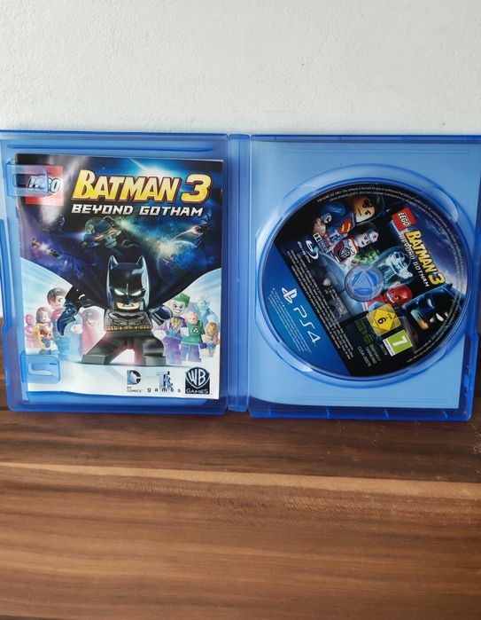 Vând Batman 3 Ps4