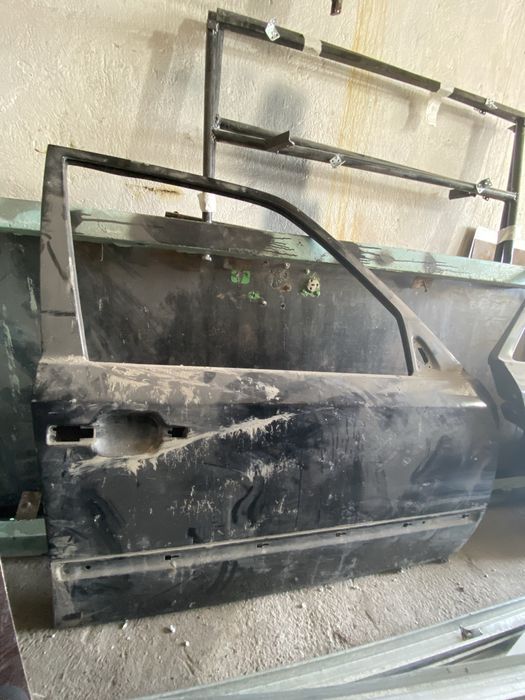 Двери на 124 мерс