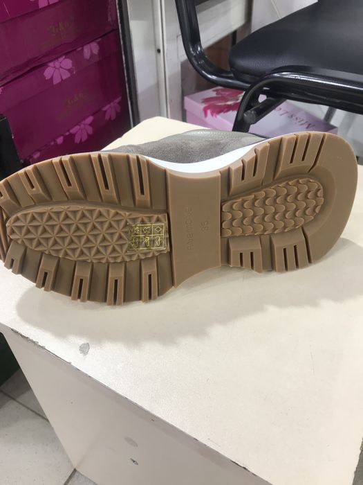 Продам натуральные кроссовки