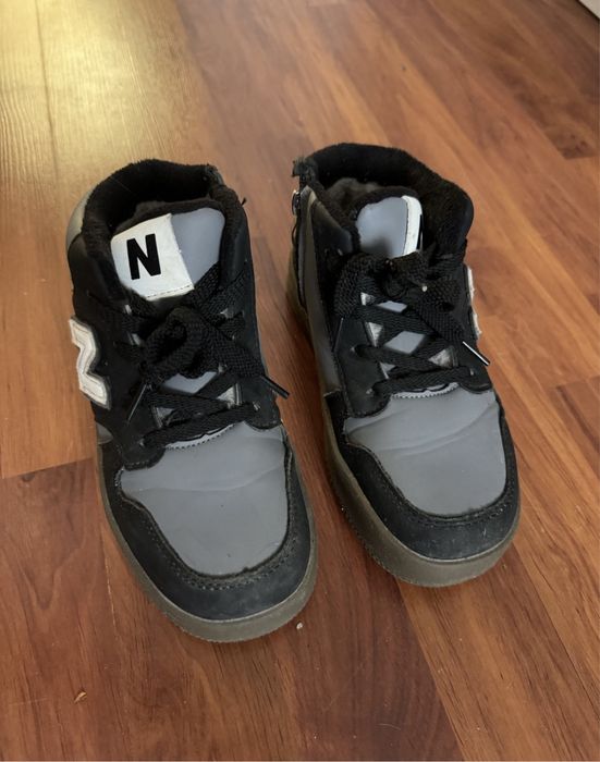 Продам демисезонные кроссовки