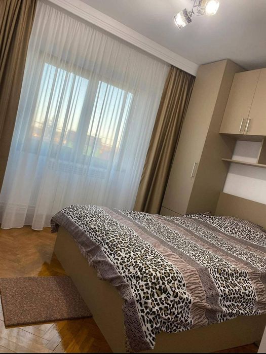 Închiriez apartament 4 camere