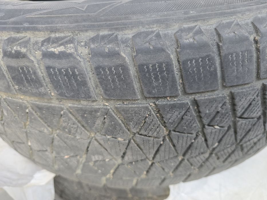 Шины зимние Bridgestone б/у