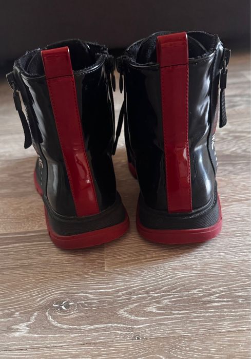 Детский ботинок