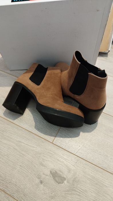 Botine mărimea 39