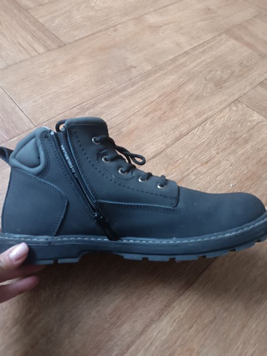 Продам мужские ботинки