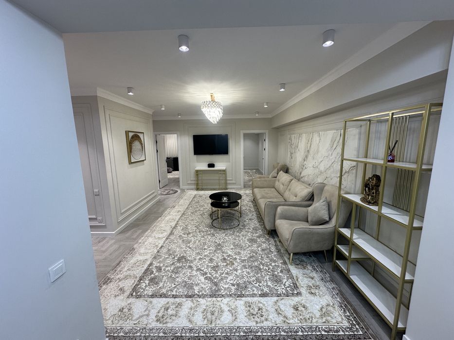 3-комнатная квартира 70 м² с ремонтом неоклассика, Ц-4,