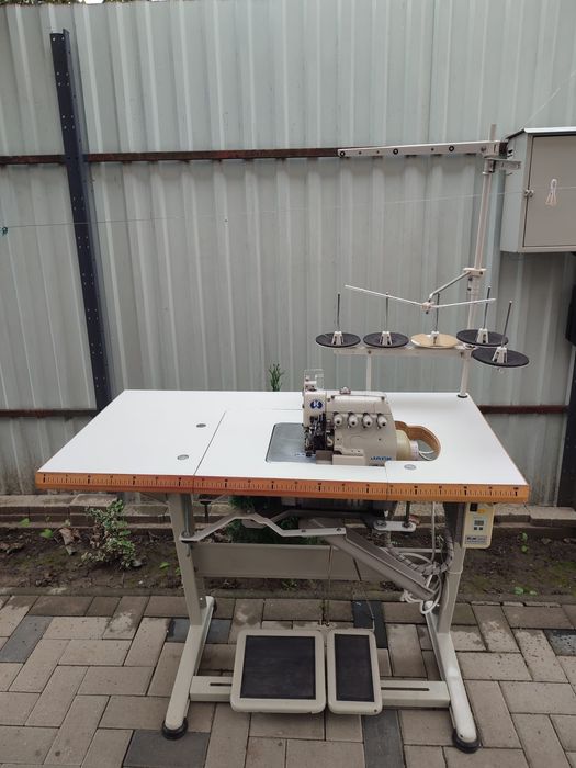 Vand masini de cusut