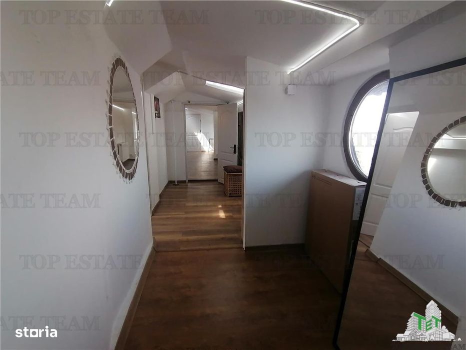 Apartament mansardabil de vanzare
