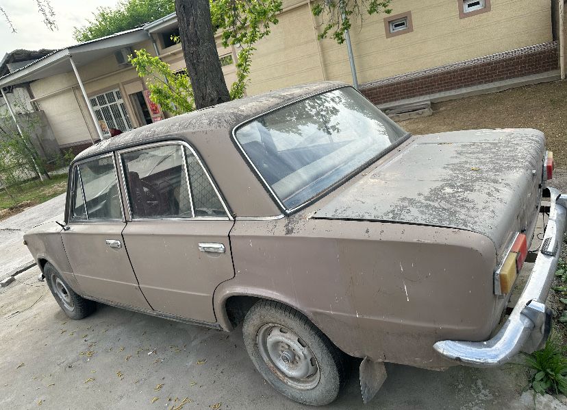 Vaz 2101 sotiladi
