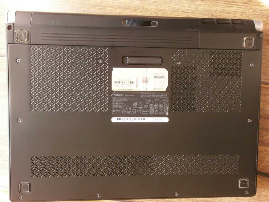 Dell Studio XPS 13.3" Лаптоп Notebook Intel 2.4GHz 4GB GeForce 9500M