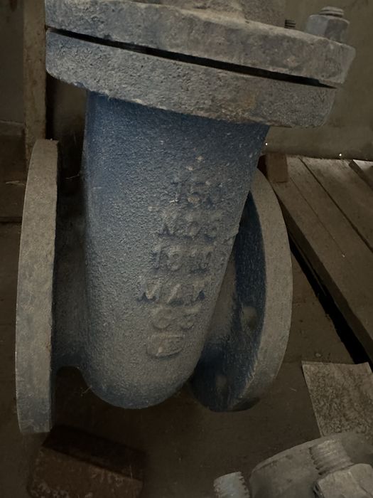 Продам задвижки большие