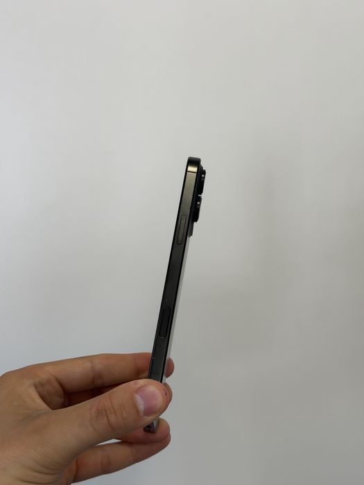 Продавам iPhone 16 PRO MAX