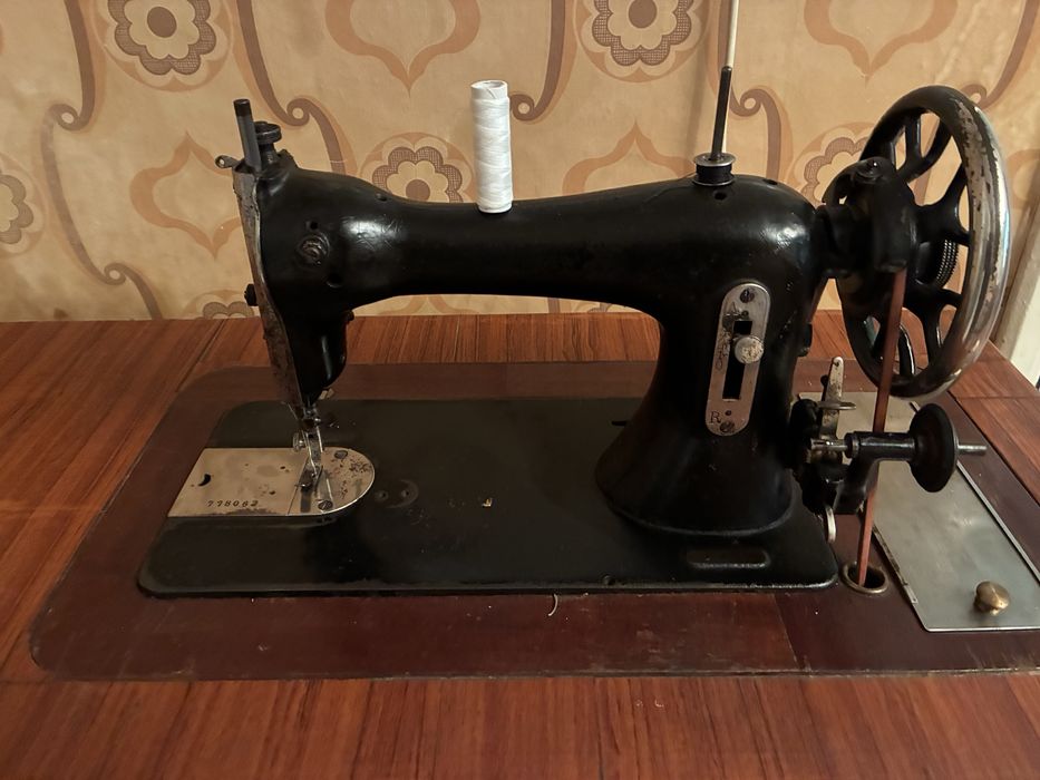Masina cusut veche fabrik marke