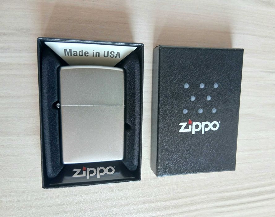 Нова запалка Zippo Satin Chrome + подарък гориво