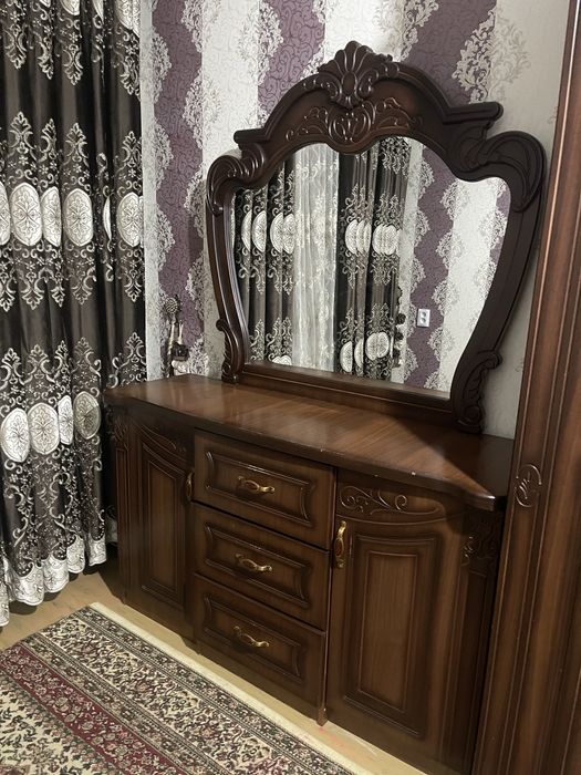 Комод с зеркалом