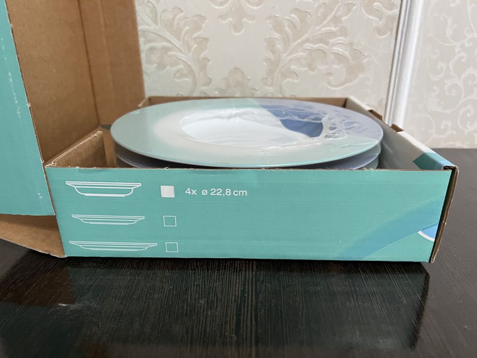 Фарфоровые тарелки Tupperware