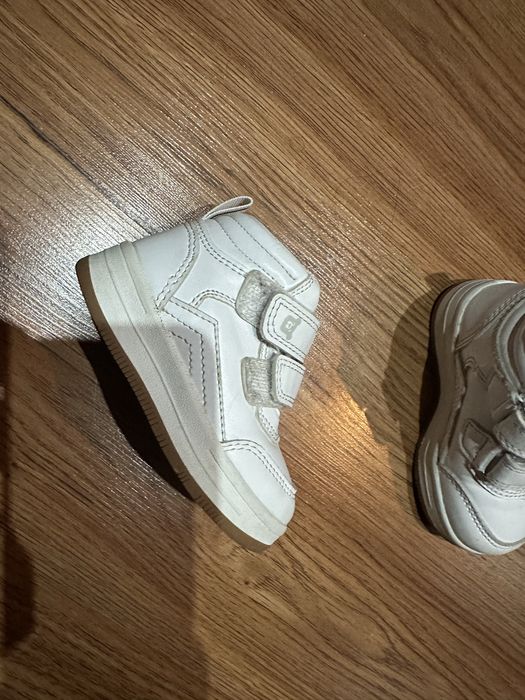 Продам детские кроссовки