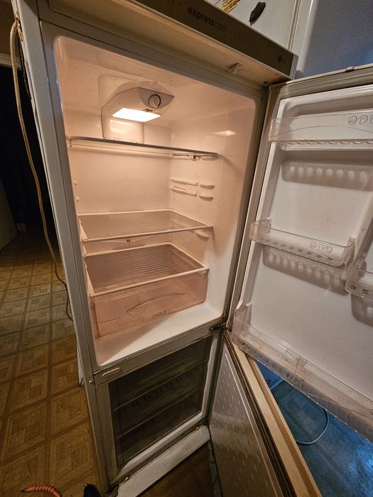 Продаю холодильник LG express cool