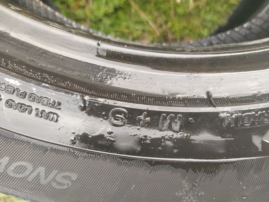 Продавам чисто нови гуми 2 броя