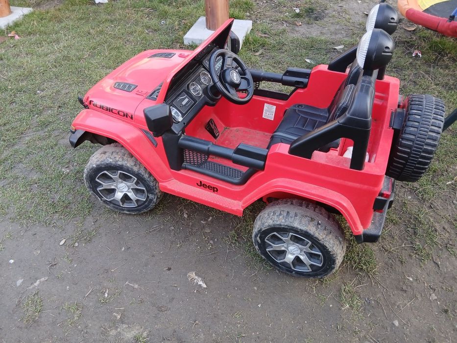 Masinuta electrica jeep