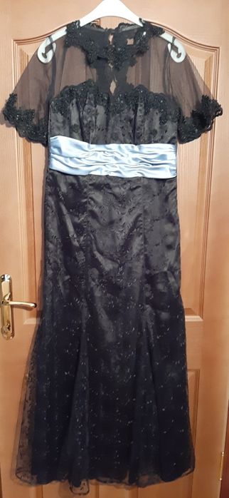 Официални рокли.