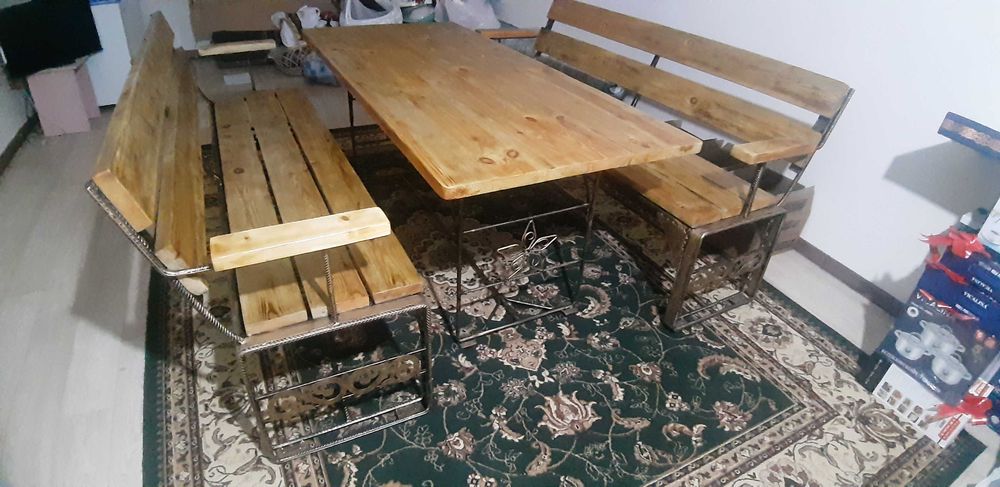 Скамейка, стол ,+2 кресла